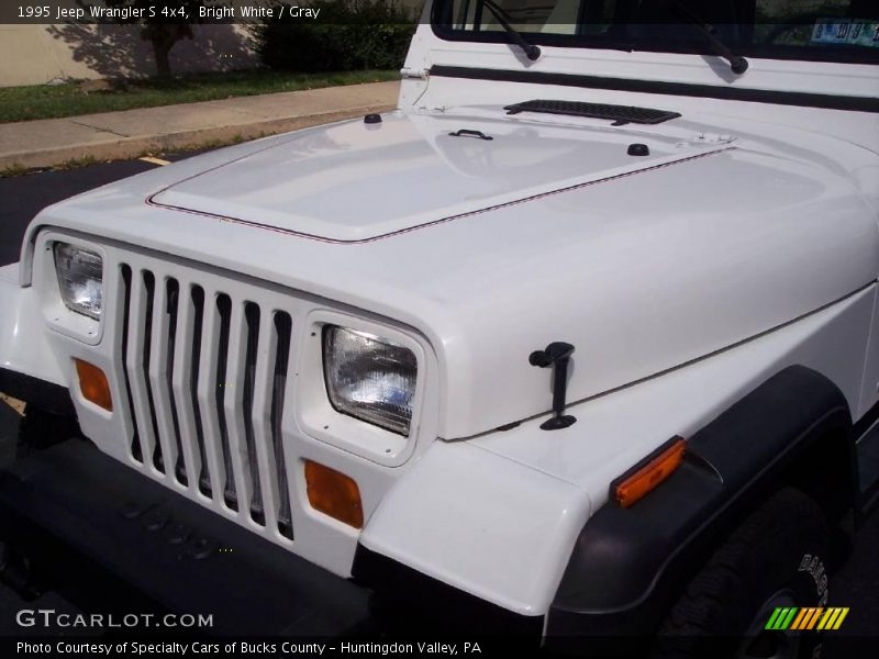 Bright White / Gray 1995 Jeep Wrangler S 4x4