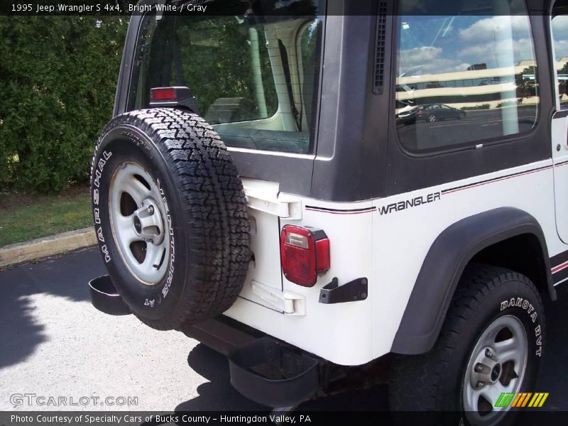 Bright White / Gray 1995 Jeep Wrangler S 4x4