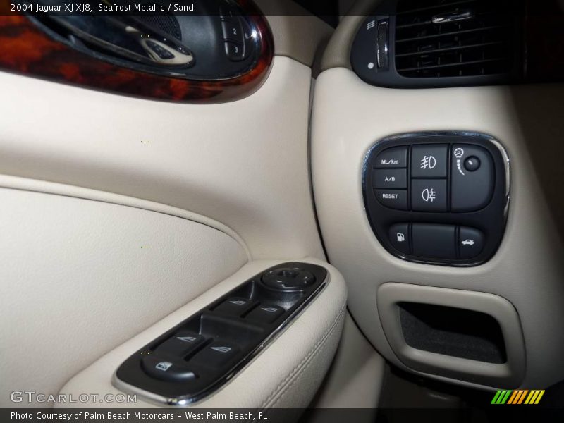Seafrost Metallic / Sand 2004 Jaguar XJ XJ8