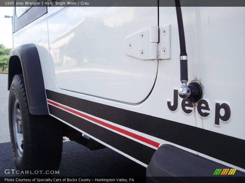 Bright White / Gray 1995 Jeep Wrangler S 4x4