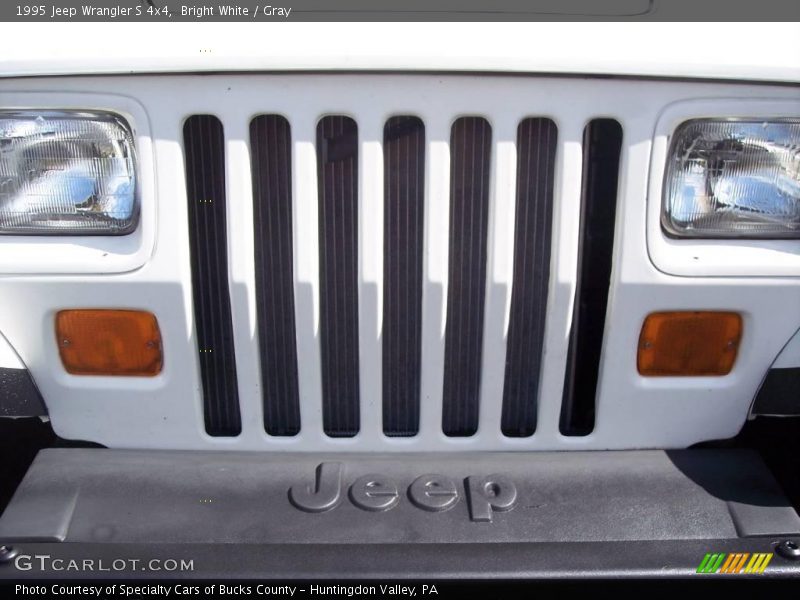 Bright White / Gray 1995 Jeep Wrangler S 4x4