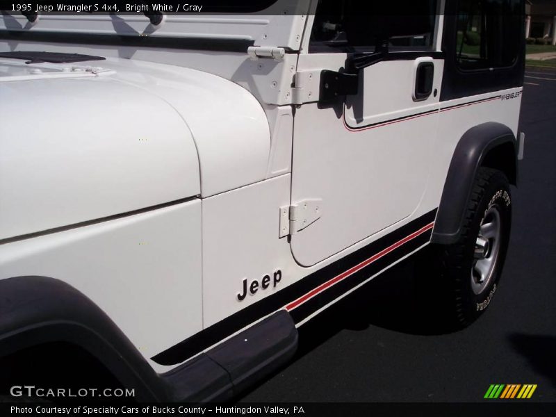 Bright White / Gray 1995 Jeep Wrangler S 4x4
