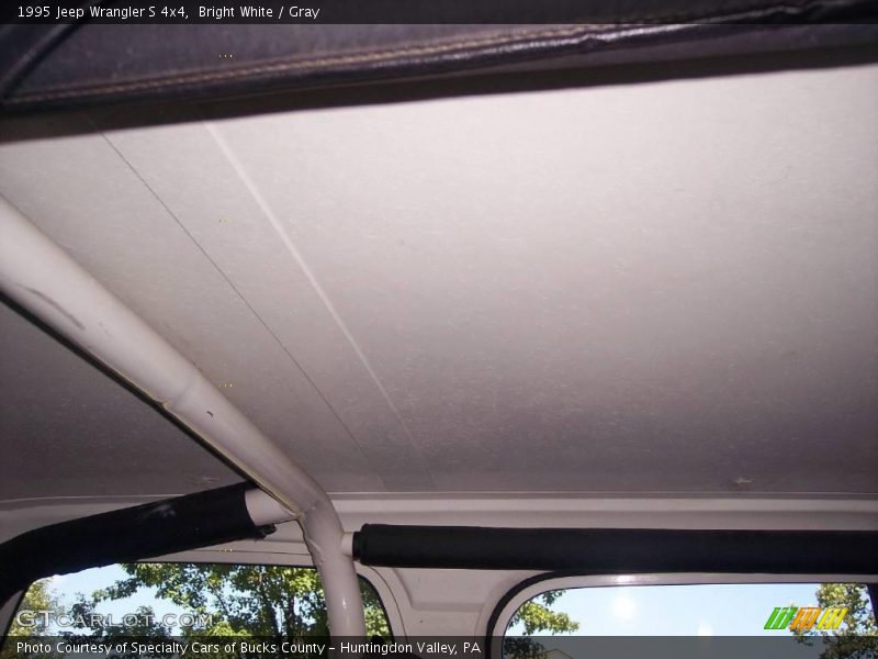 Bright White / Gray 1995 Jeep Wrangler S 4x4