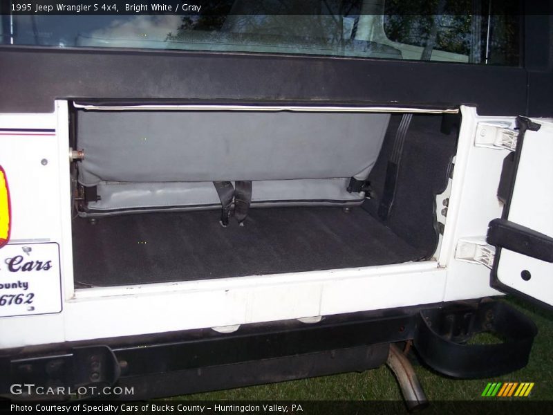 Bright White / Gray 1995 Jeep Wrangler S 4x4