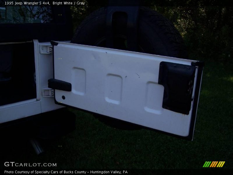 Bright White / Gray 1995 Jeep Wrangler S 4x4