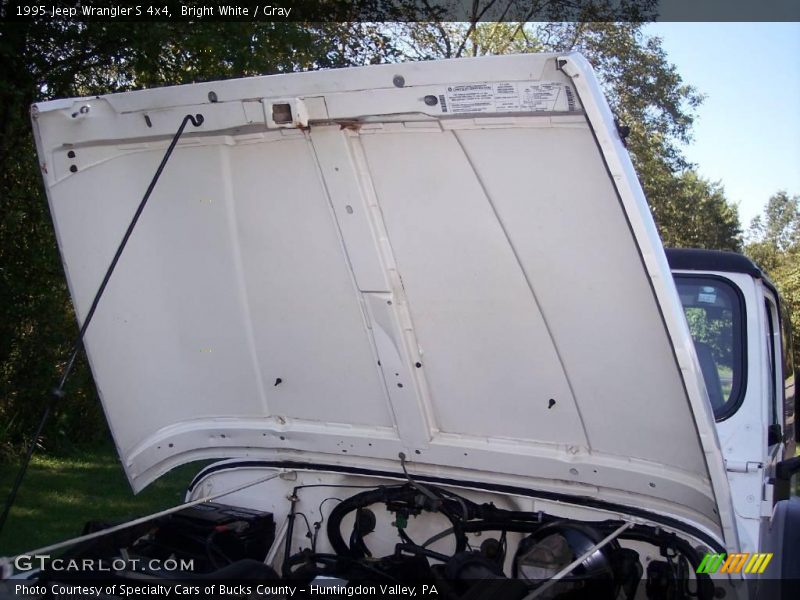 Bright White / Gray 1995 Jeep Wrangler S 4x4