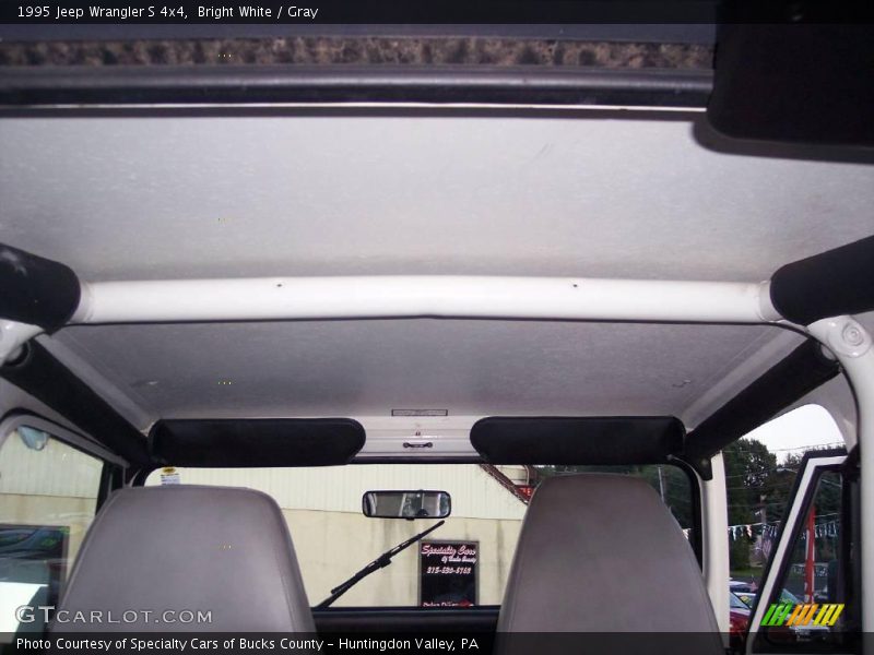 Bright White / Gray 1995 Jeep Wrangler S 4x4