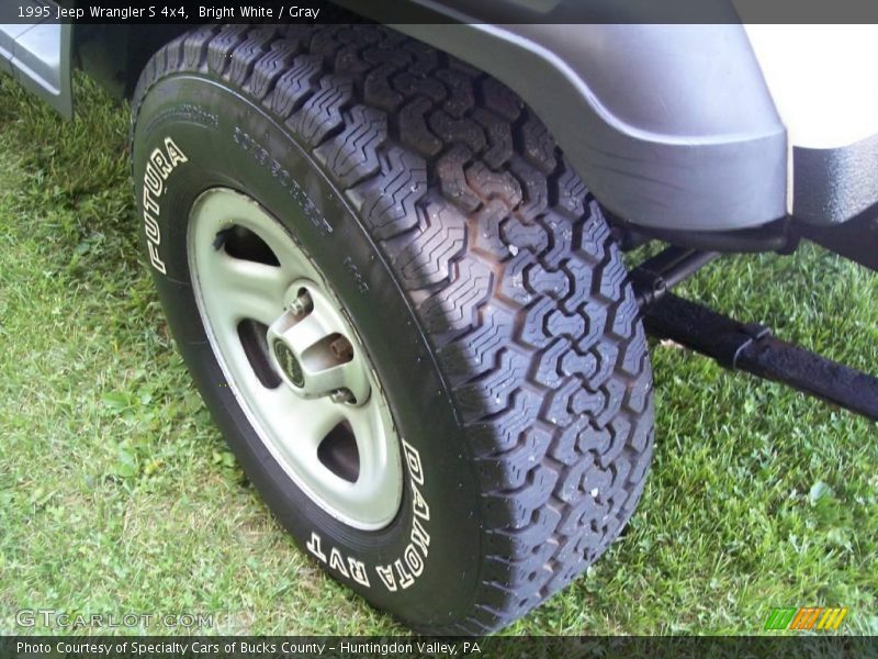 Bright White / Gray 1995 Jeep Wrangler S 4x4