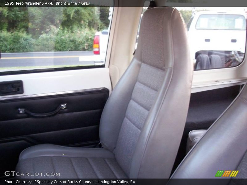 Bright White / Gray 1995 Jeep Wrangler S 4x4