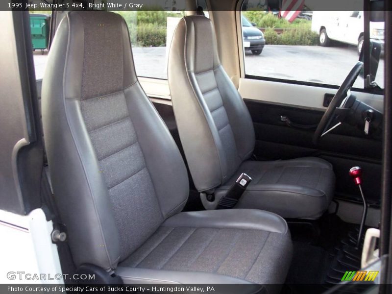 Bright White / Gray 1995 Jeep Wrangler S 4x4