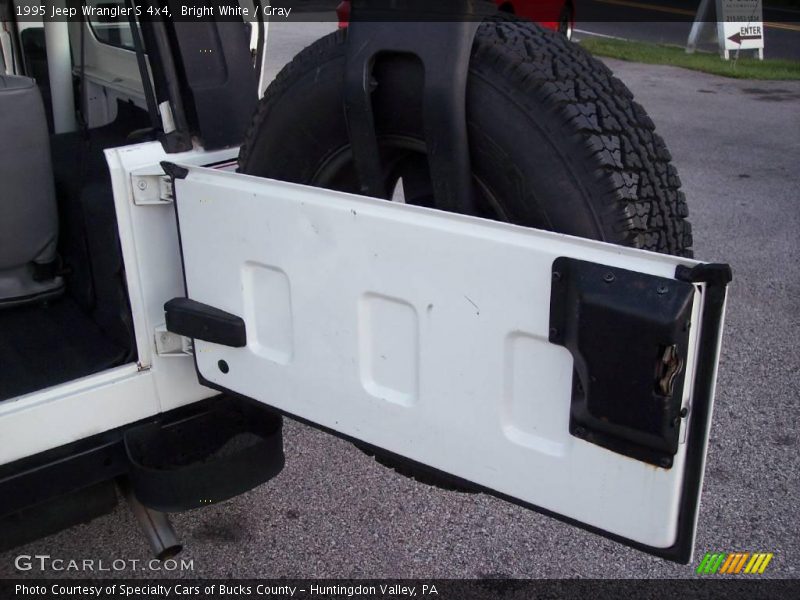 Bright White / Gray 1995 Jeep Wrangler S 4x4