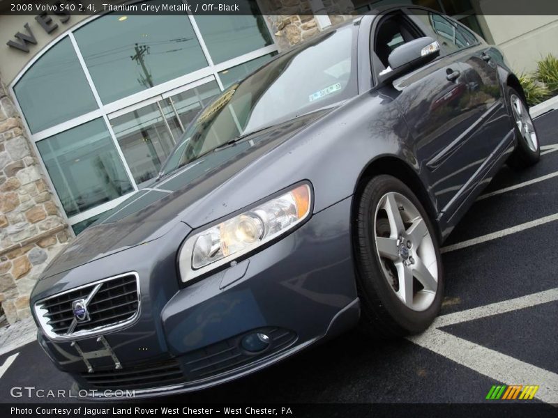 Titanium Grey Metallic / Off-Black 2008 Volvo S40 2.4i