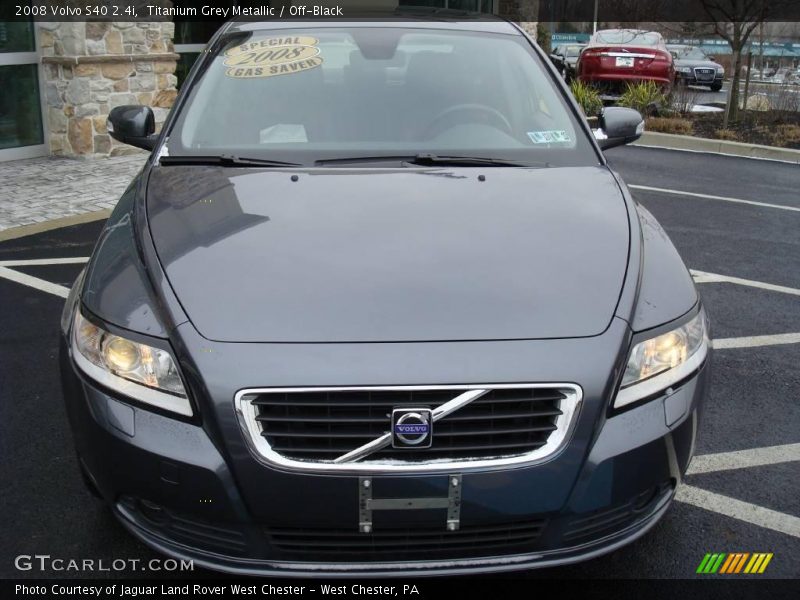 Titanium Grey Metallic / Off-Black 2008 Volvo S40 2.4i