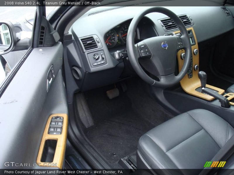 Titanium Grey Metallic / Off-Black 2008 Volvo S40 2.4i