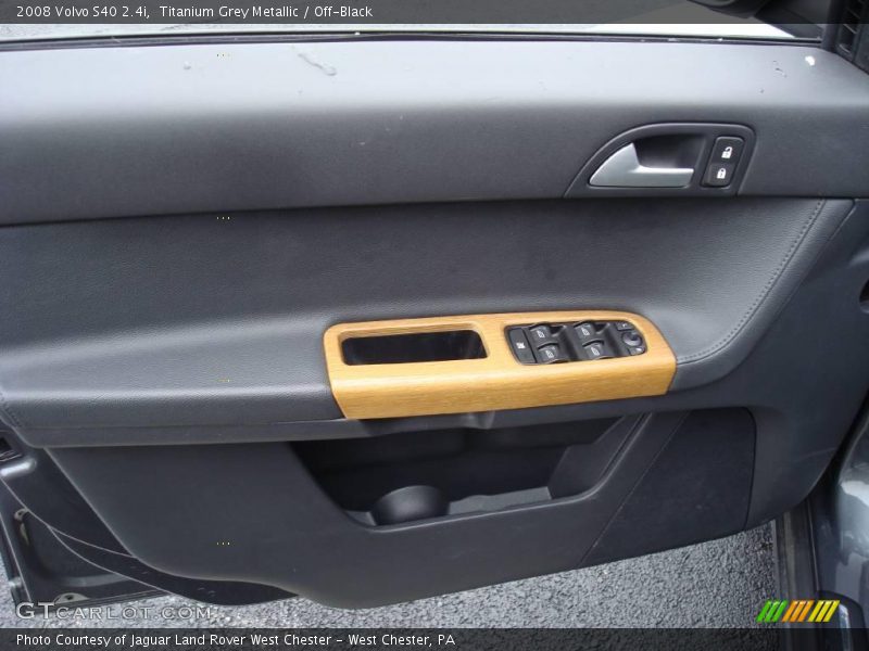 Titanium Grey Metallic / Off-Black 2008 Volvo S40 2.4i