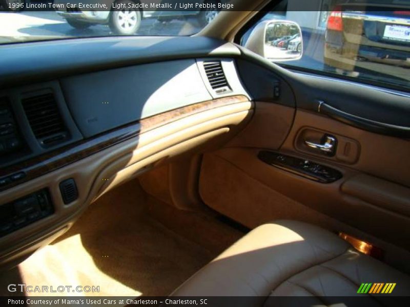 Light Saddle Metallic / Light Pebble Beige 1996 Lincoln Town Car Executive