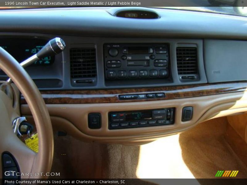 Light Saddle Metallic / Light Pebble Beige 1996 Lincoln Town Car Executive