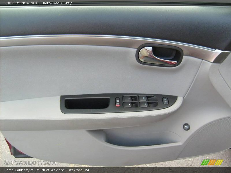 Berry Red / Gray 2007 Saturn Aura XE