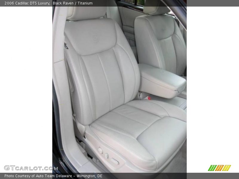 Black Raven / Titanium 2006 Cadillac DTS Luxury