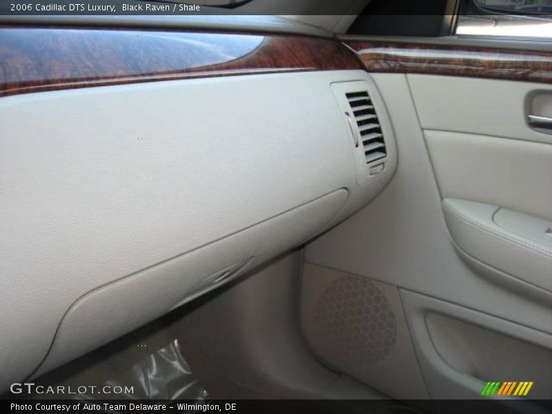 Black Raven / Shale 2006 Cadillac DTS Luxury