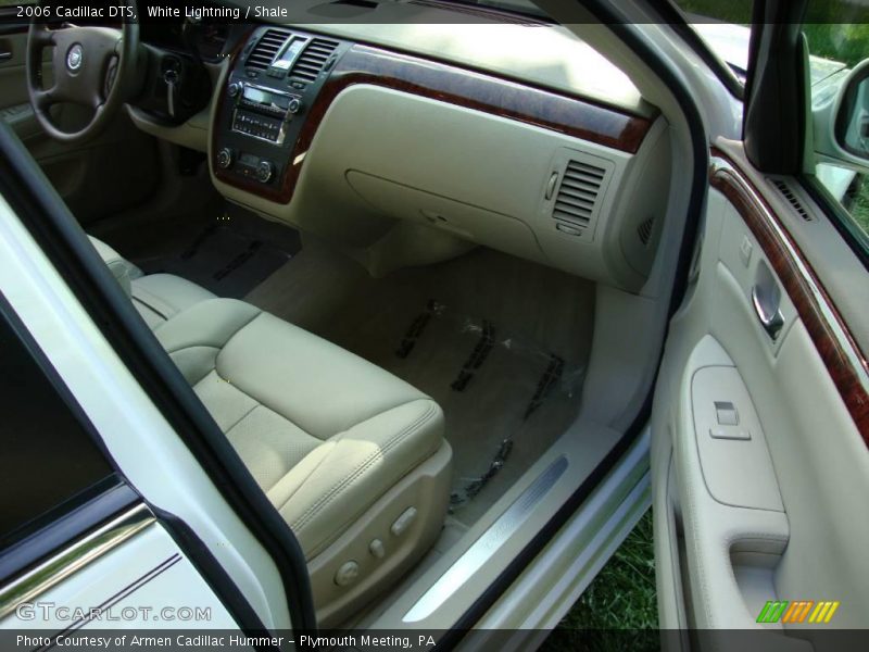 White Lightning / Shale 2006 Cadillac DTS