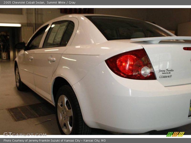 Summit White / Gray 2005 Chevrolet Cobalt Sedan