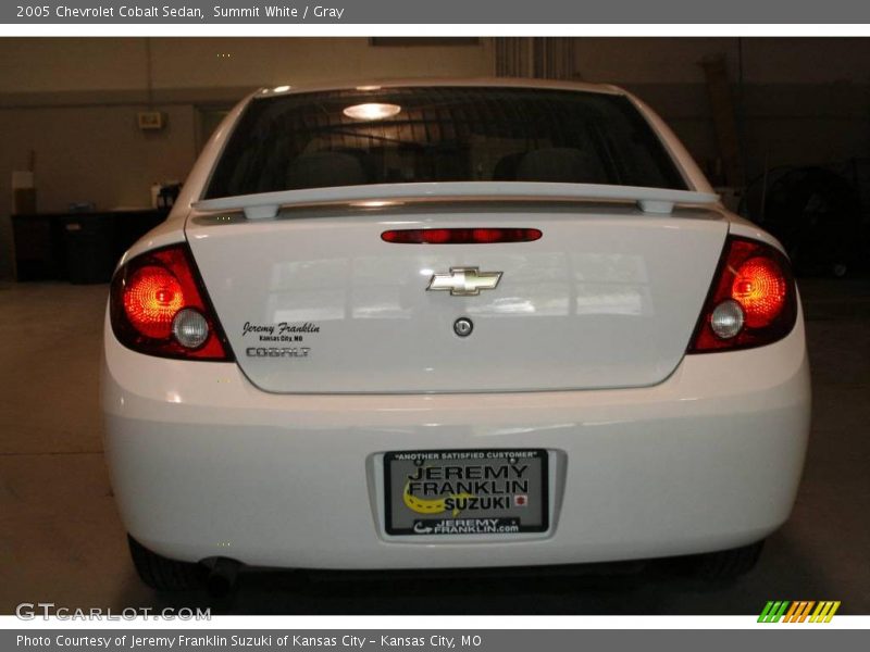 Summit White / Gray 2005 Chevrolet Cobalt Sedan
