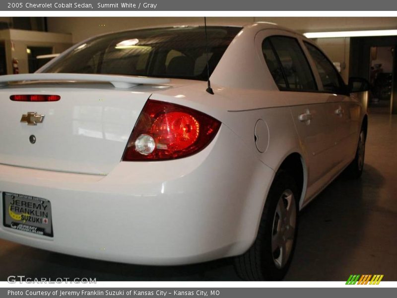 Summit White / Gray 2005 Chevrolet Cobalt Sedan