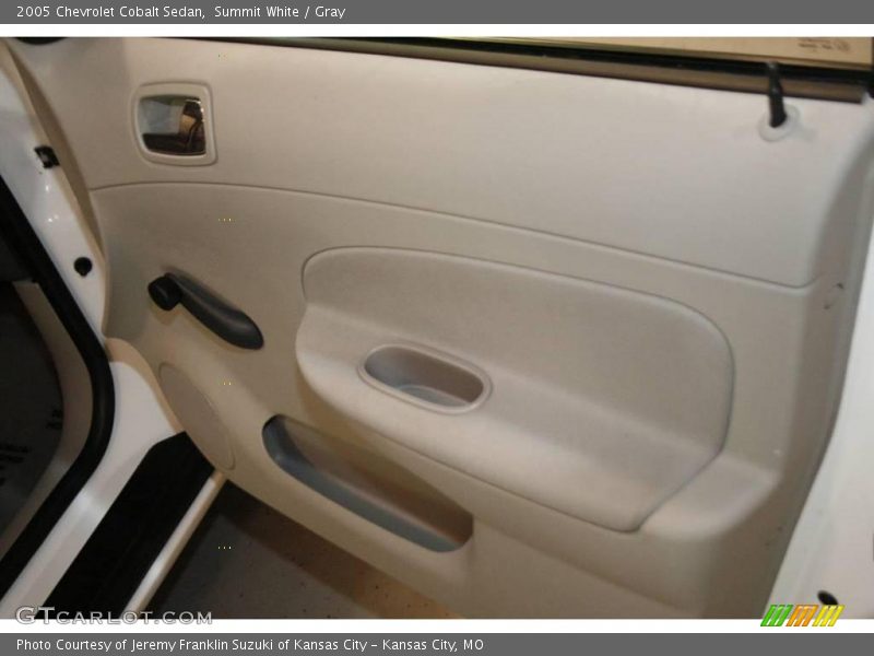 Summit White / Gray 2005 Chevrolet Cobalt Sedan
