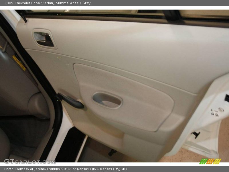 Summit White / Gray 2005 Chevrolet Cobalt Sedan