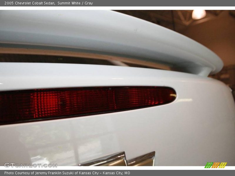 Summit White / Gray 2005 Chevrolet Cobalt Sedan