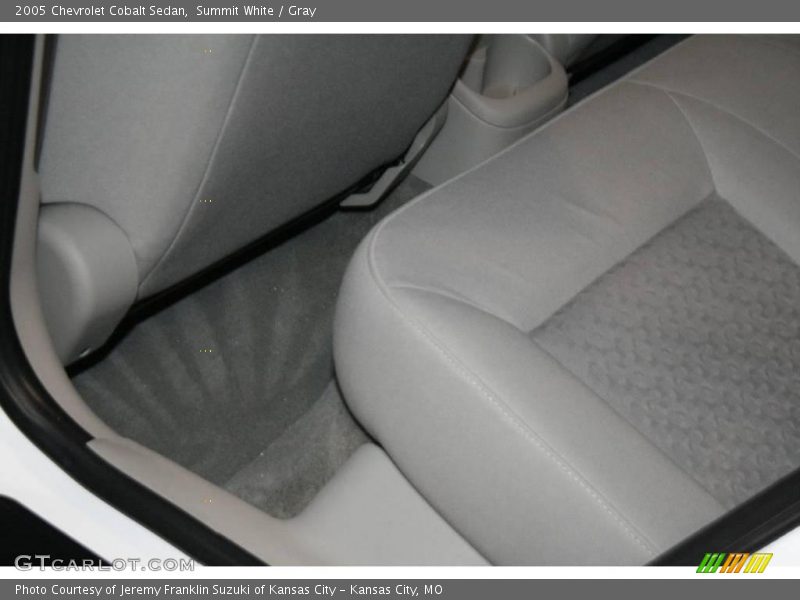 Summit White / Gray 2005 Chevrolet Cobalt Sedan