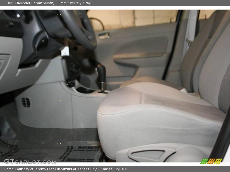 Summit White / Gray 2005 Chevrolet Cobalt Sedan