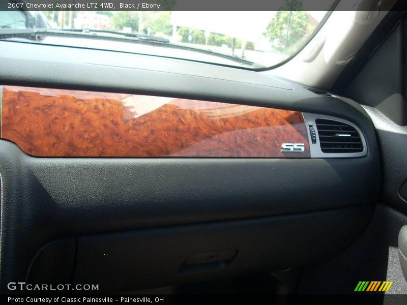 Black / Ebony 2007 Chevrolet Avalanche LTZ 4WD