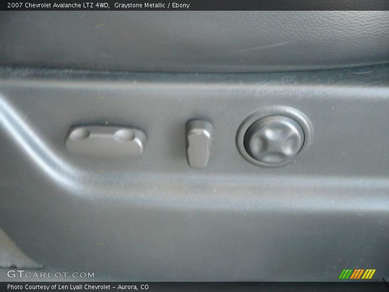 Graystone Metallic / Ebony 2007 Chevrolet Avalanche LTZ 4WD
