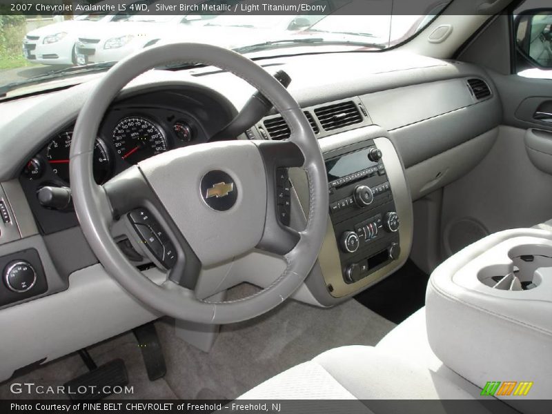 Silver Birch Metallic / Light Titanium/Ebony 2007 Chevrolet Avalanche LS 4WD