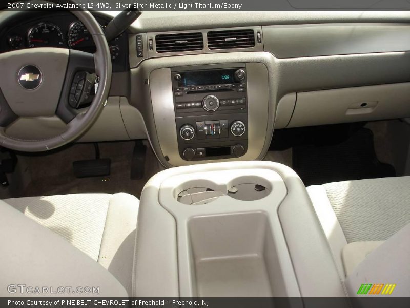 Silver Birch Metallic / Light Titanium/Ebony 2007 Chevrolet Avalanche LS 4WD