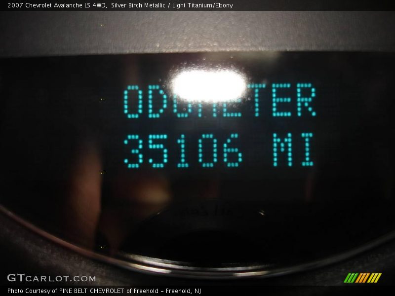 Silver Birch Metallic / Light Titanium/Ebony 2007 Chevrolet Avalanche LS 4WD