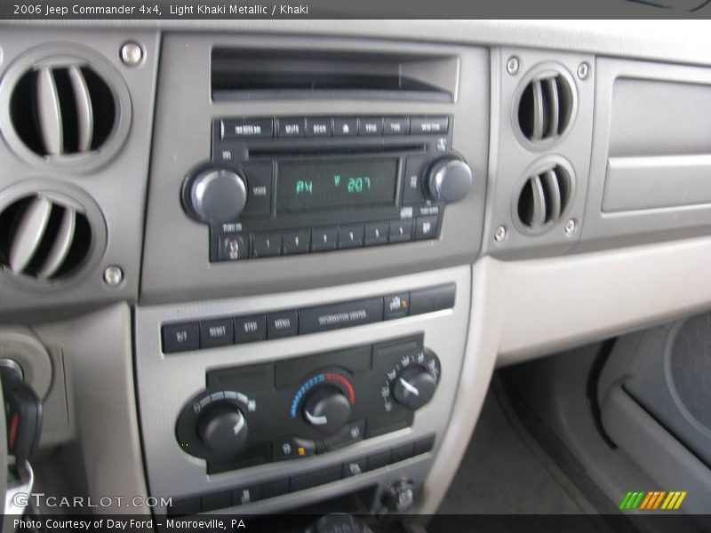 Light Khaki Metallic / Khaki 2006 Jeep Commander 4x4