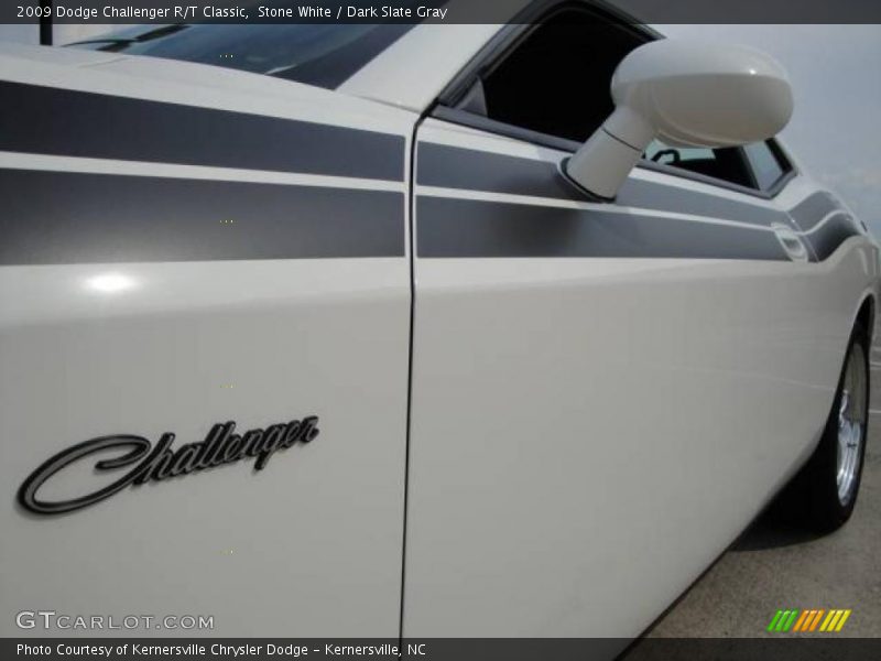 Stone White / Dark Slate Gray 2009 Dodge Challenger R/T Classic