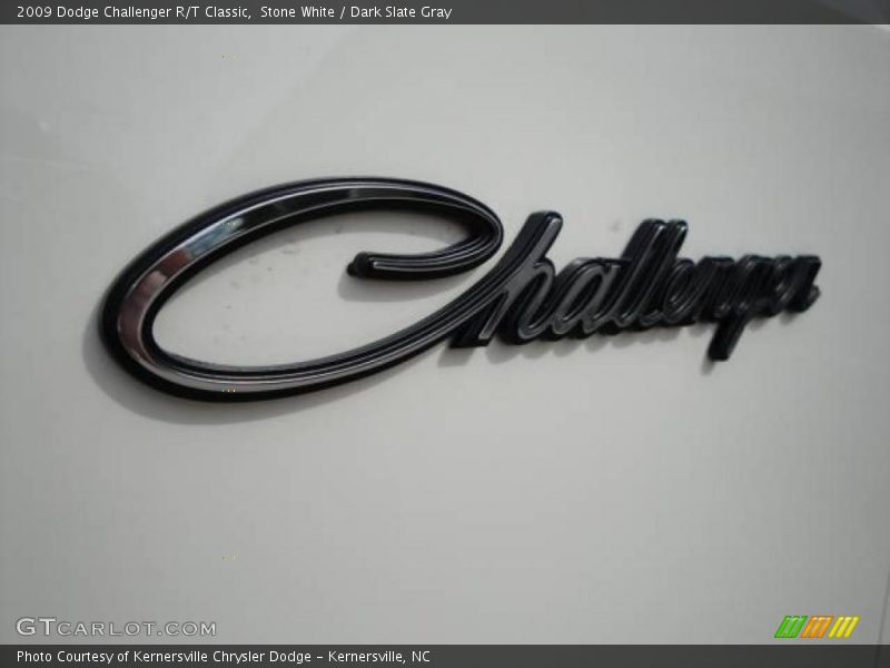 Stone White / Dark Slate Gray 2009 Dodge Challenger R/T Classic