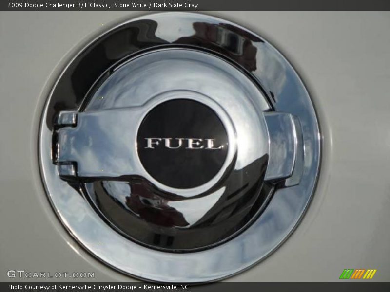 Stone White / Dark Slate Gray 2009 Dodge Challenger R/T Classic