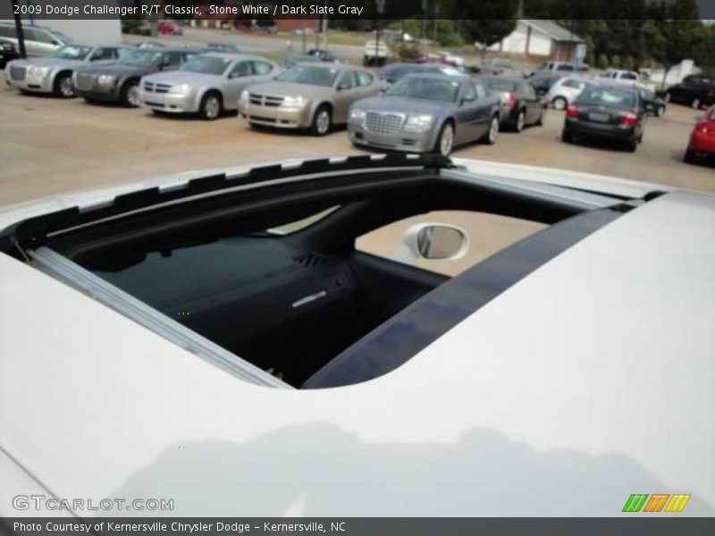 Stone White / Dark Slate Gray 2009 Dodge Challenger R/T Classic