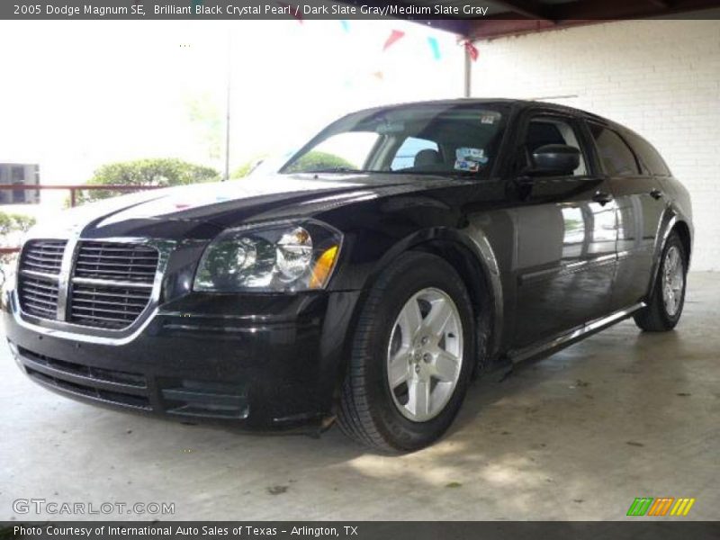 Brilliant Black Crystal Pearl / Dark Slate Gray/Medium Slate Gray 2005 Dodge Magnum SE
