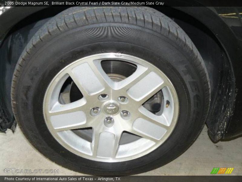 Brilliant Black Crystal Pearl / Dark Slate Gray/Medium Slate Gray 2005 Dodge Magnum SE