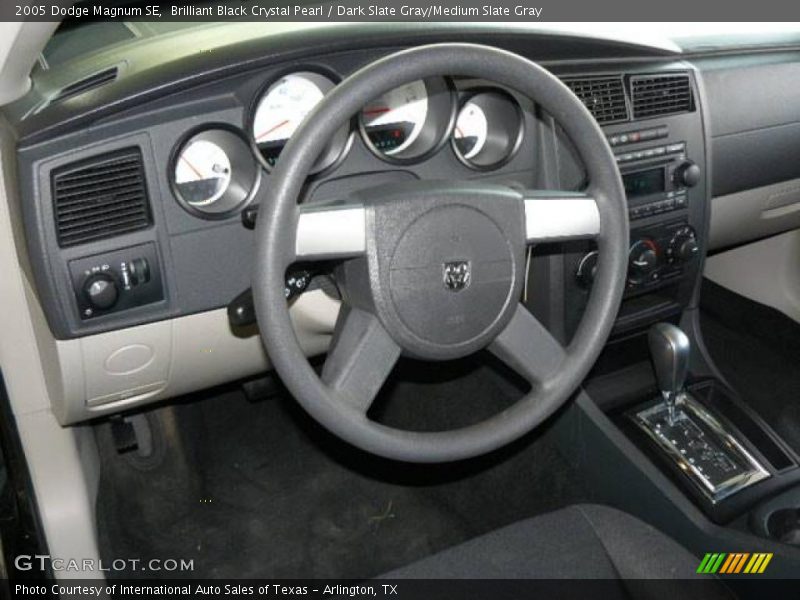 Brilliant Black Crystal Pearl / Dark Slate Gray/Medium Slate Gray 2005 Dodge Magnum SE