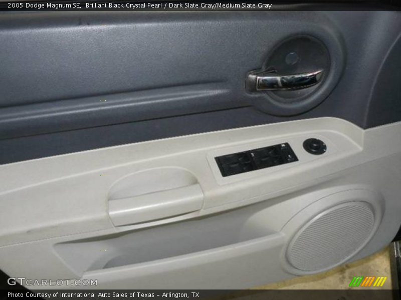 Brilliant Black Crystal Pearl / Dark Slate Gray/Medium Slate Gray 2005 Dodge Magnum SE
