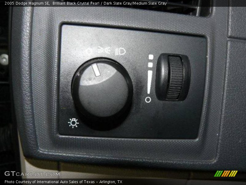 Brilliant Black Crystal Pearl / Dark Slate Gray/Medium Slate Gray 2005 Dodge Magnum SE