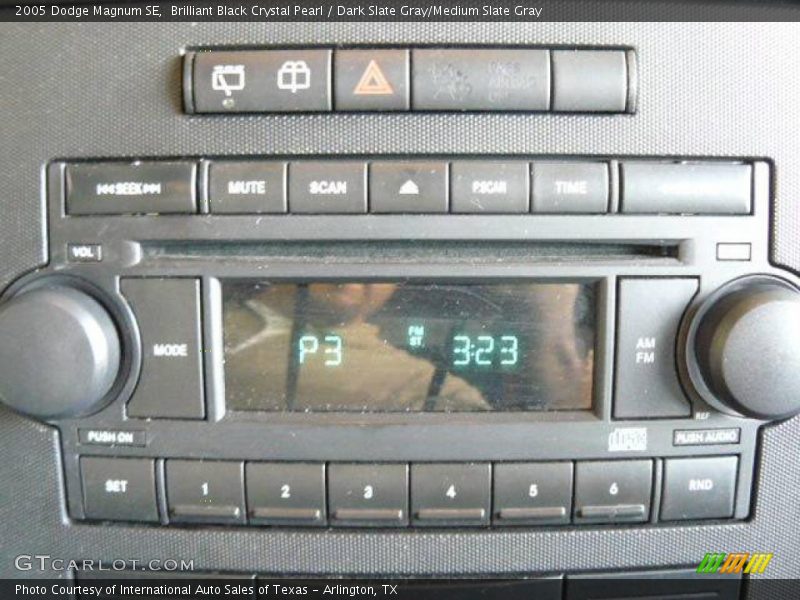 Brilliant Black Crystal Pearl / Dark Slate Gray/Medium Slate Gray 2005 Dodge Magnum SE