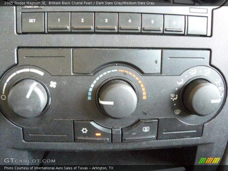 Brilliant Black Crystal Pearl / Dark Slate Gray/Medium Slate Gray 2005 Dodge Magnum SE